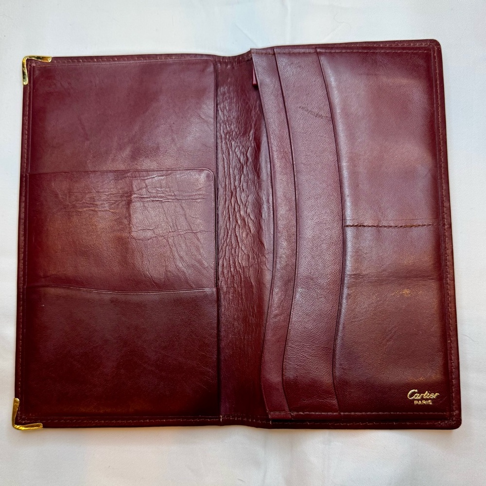 Vintage Cartier Bifold Wallet with Unbranded Gold Toned Chain - EUC! - Picture 2 of 10